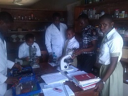   2014.10.01 Students in the Science Lab